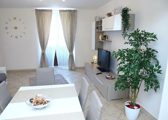 Garibaldi Suites & Apartments