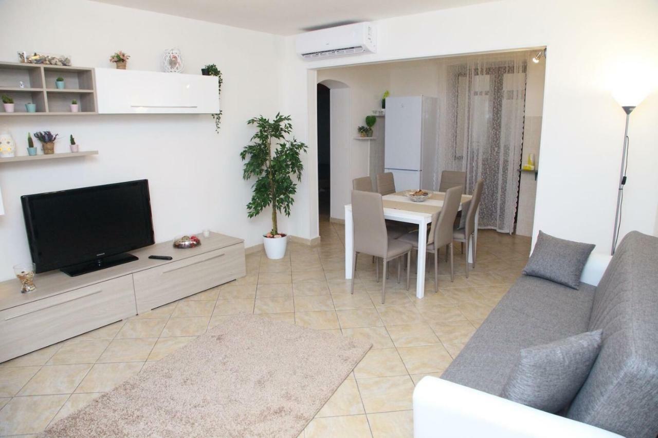Garibaldi Suites &